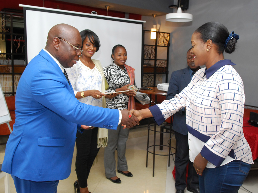 Remise des brevets de participation SNEL SA.jpg